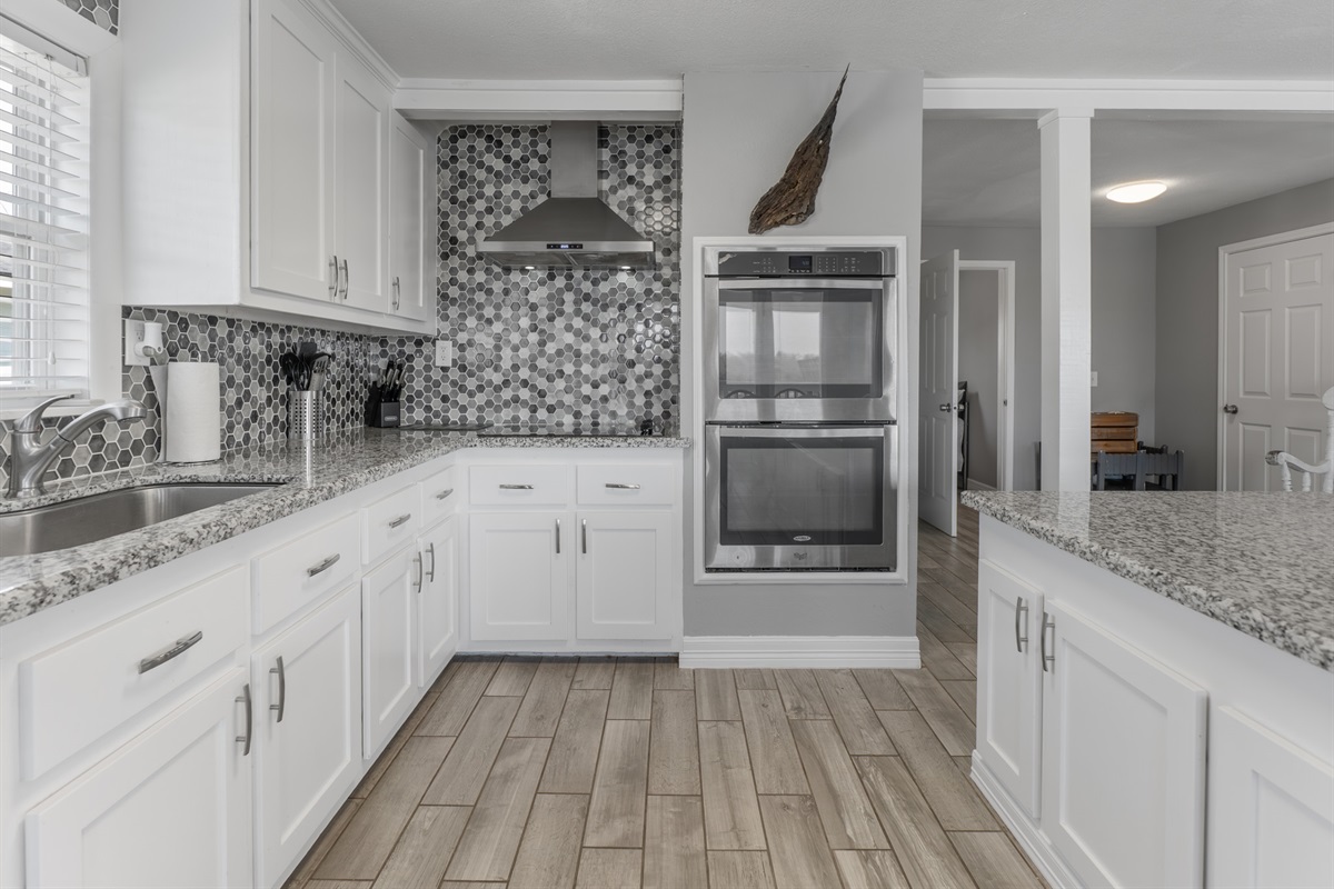Main Kitchen (upstairs)