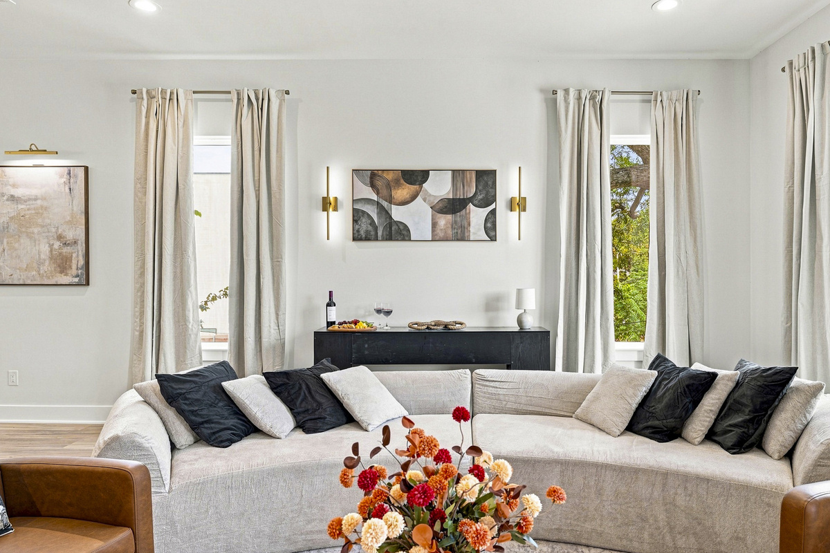 Bright and inviting space, perfect for relaxing with a glass of wine and friends!