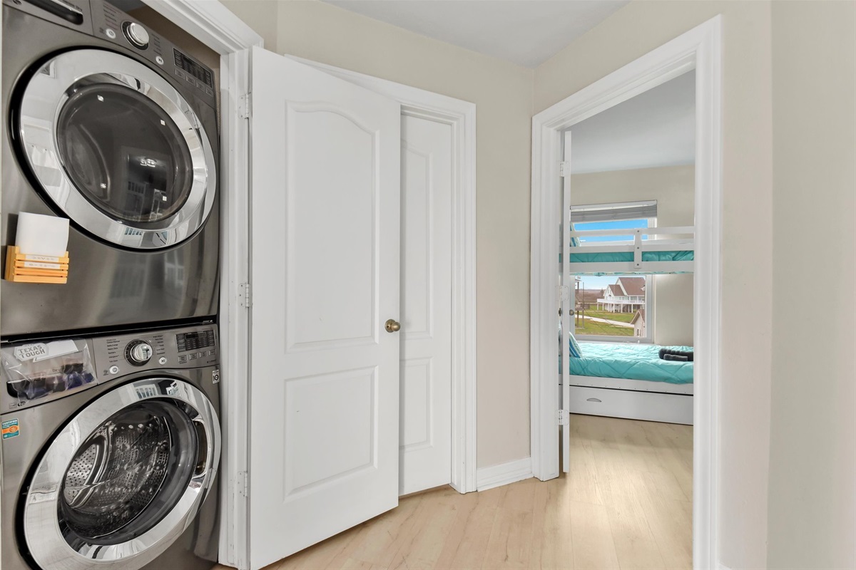 5ca312abb99a4b00ad31831eeeaa20f1 Large | Beachhouse | Texas | TX | Vacation Homes | Galveston | Crystal Beach | Kokomo | Breezy Days | Beachfront Elegance | Sunrise Serenity | Southern Sands Property Management, LLC