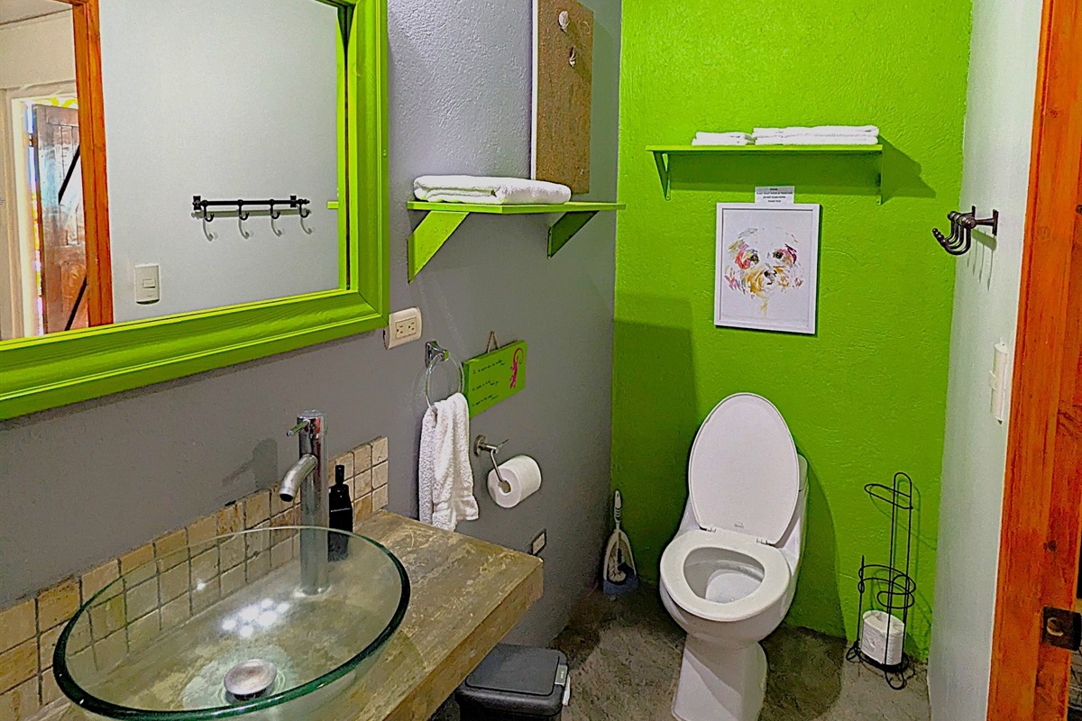 Cabina Hibiscus Bathroom