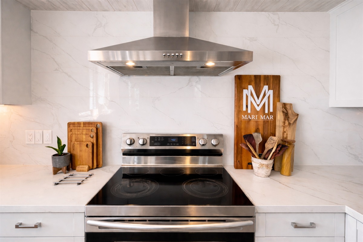 Modern, fully equipped kitchen for easy meals and gatherings.