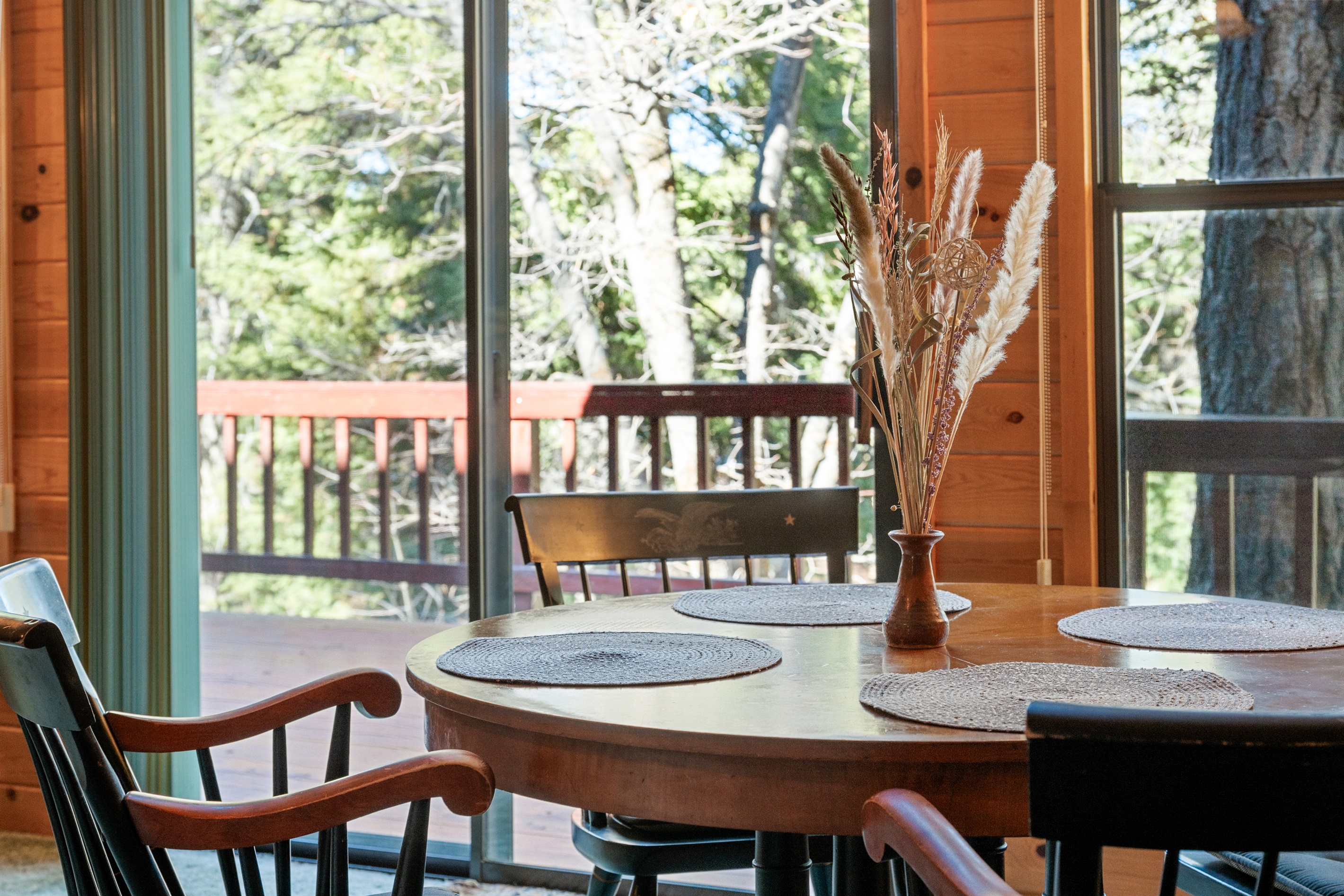 The dining room table seats 4-5 people and is expandable