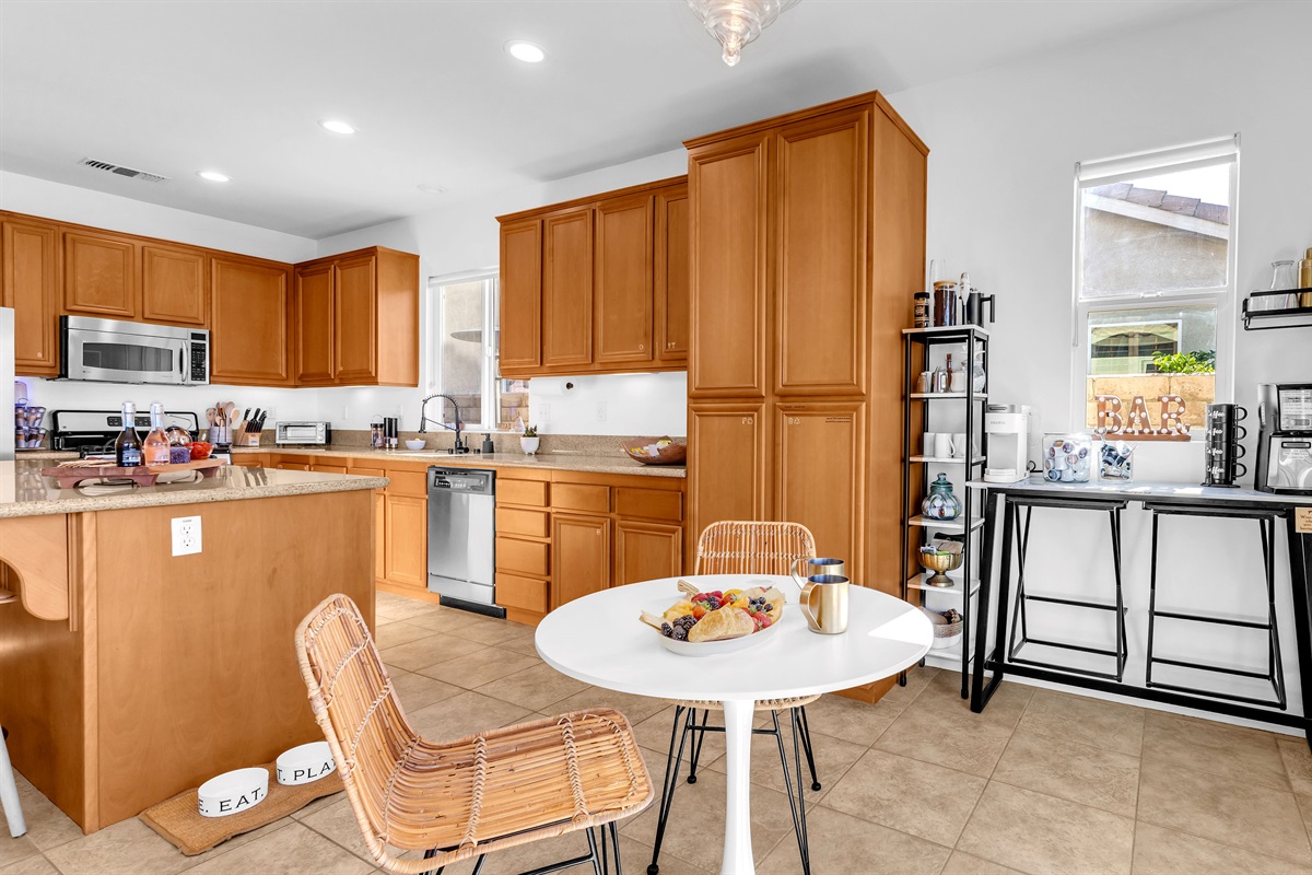 ☕ Coffee & Breakfast Nook  Start your morning with fresh coffee at the cozy breakfast nook, complete with bar seating and sunny views.