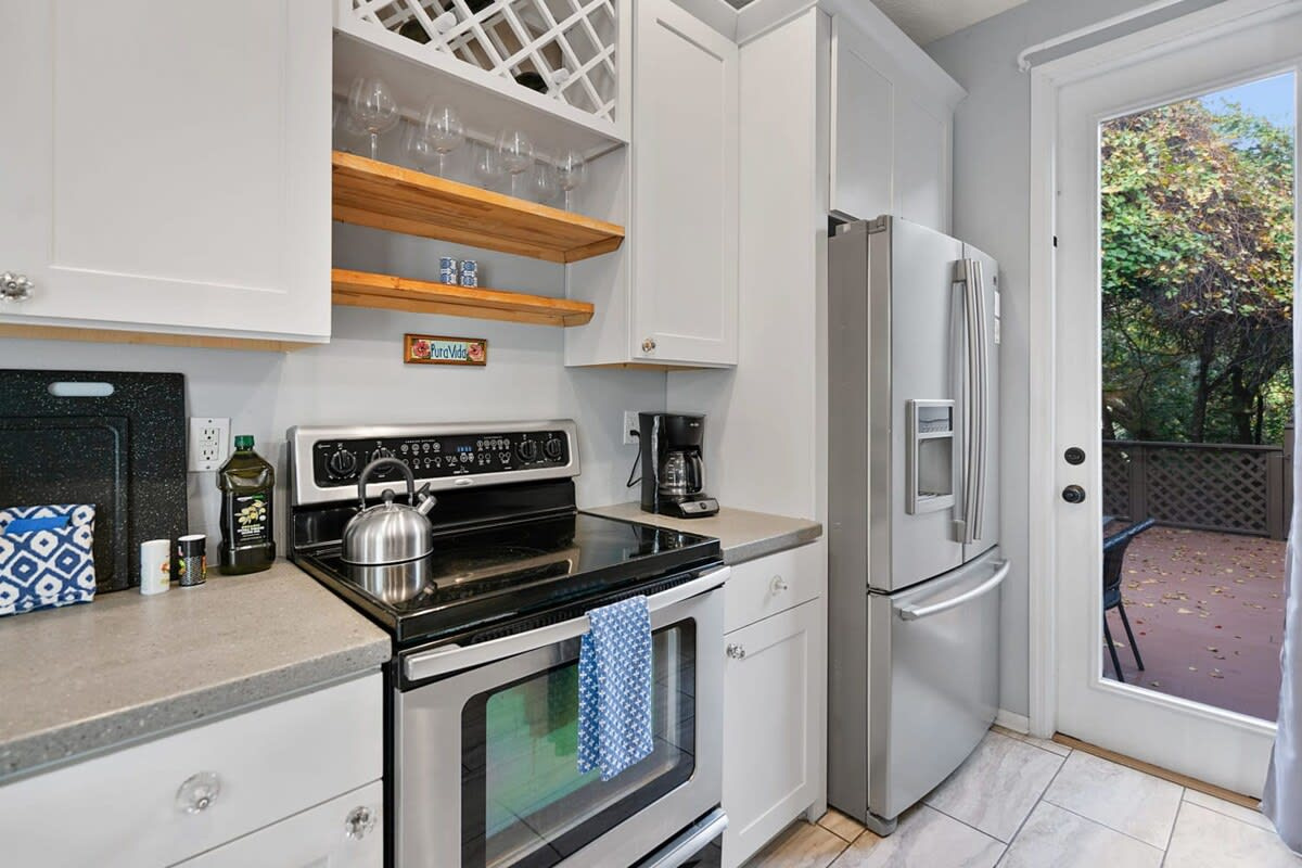 Range, oven, microwave and a door straight out to the pool deck. Starter dishwasher pods, paper towels and trash bags are left for you, so the first evening does not have to start with a shopping trip.