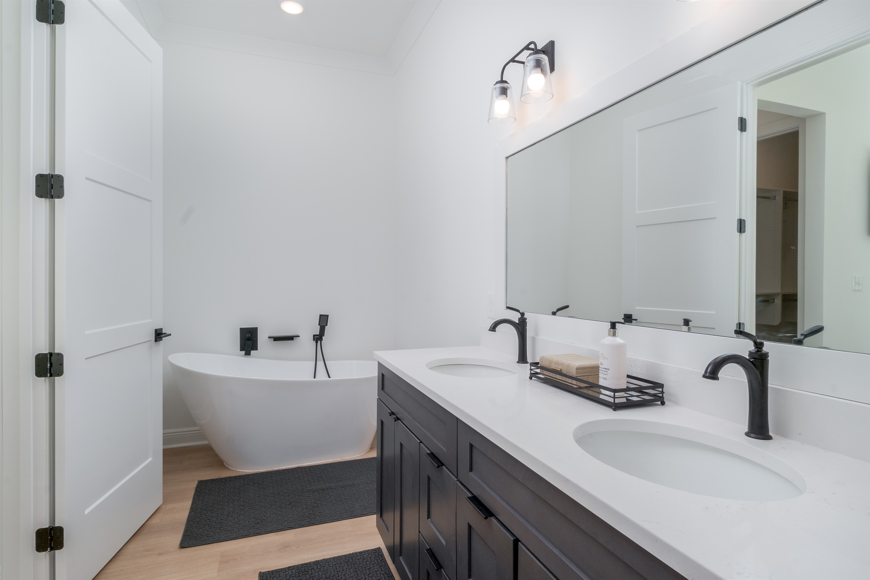Master Bathroom 2 Tub