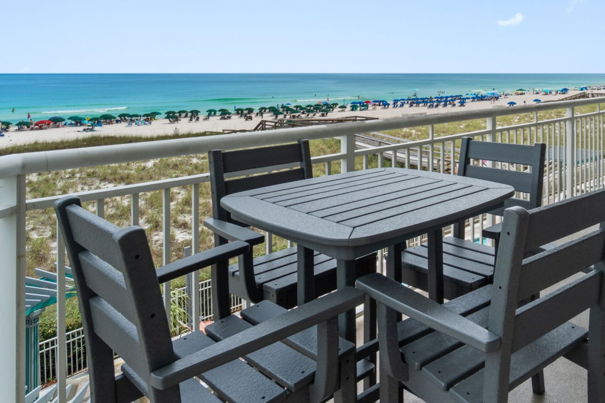 Balcony Dining