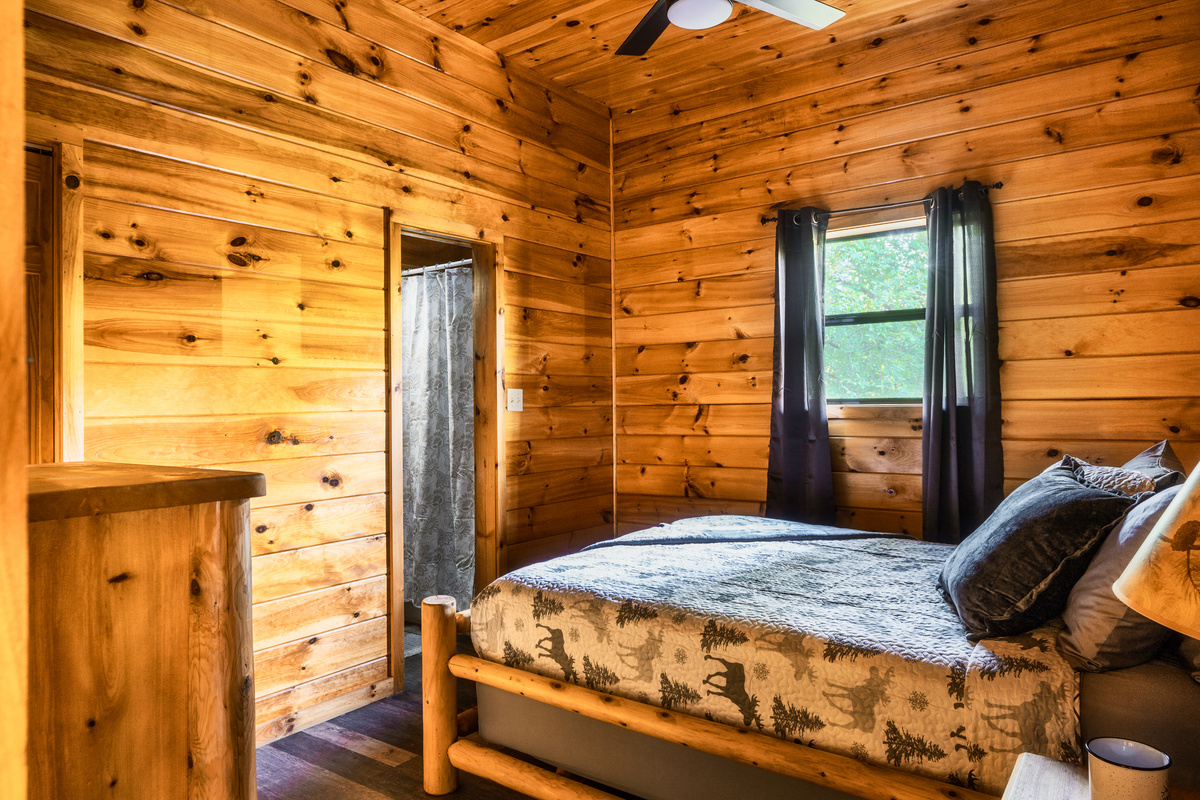 Like all the bedroom, this queen bedroom also has an ensuite bathroom.