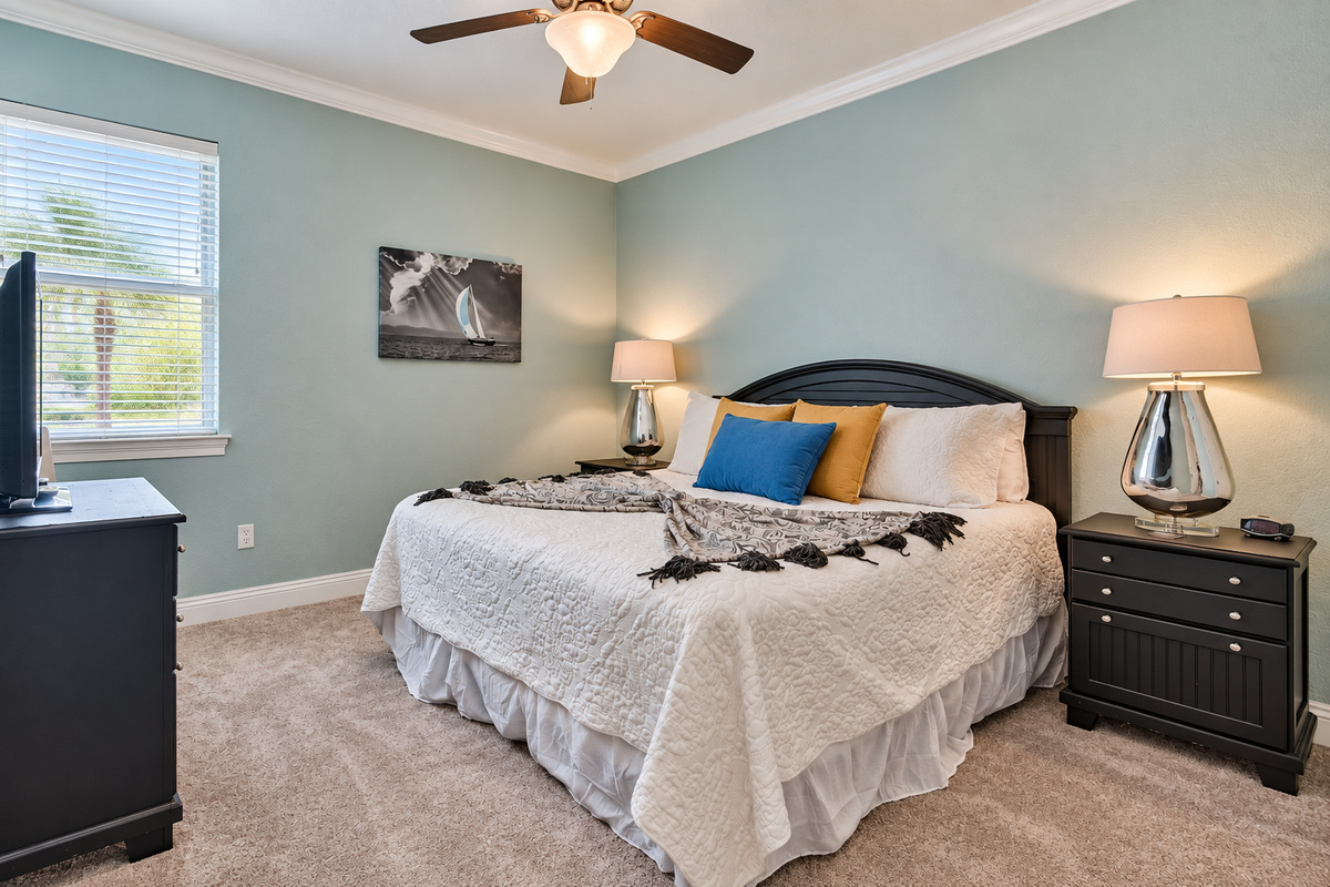 Bedroom 2 - Second Floor (King Bed)