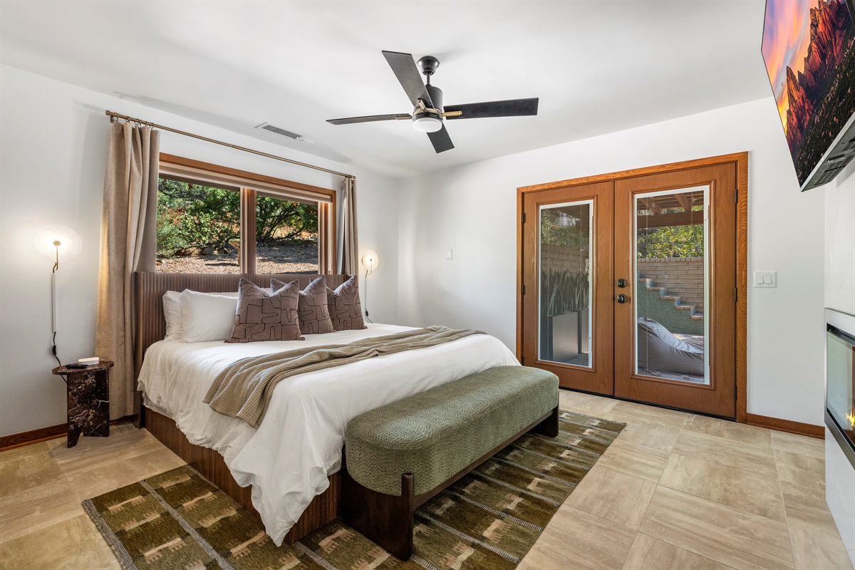 King Bedroom 2
Bright king suite with patio access and serene natural surroundings.