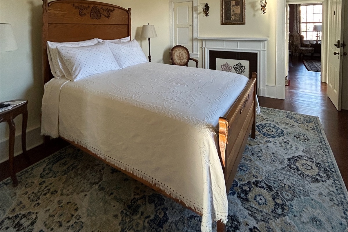 Sunshine Room-Queen bed