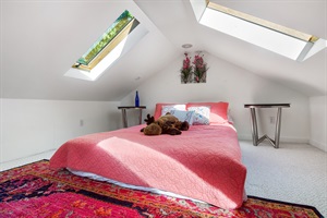 queen bed with pink linings