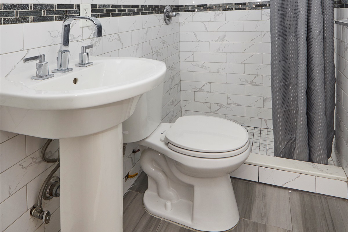 STUDIO BATHROOM #2