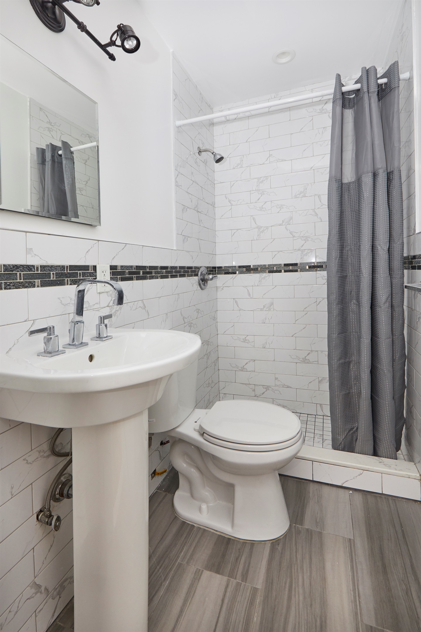 STUDIO BATHROOM #2