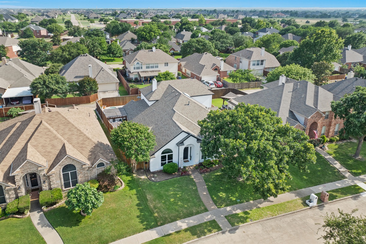Minutes from parks, retail, and the Dallas–Frisco corridor.