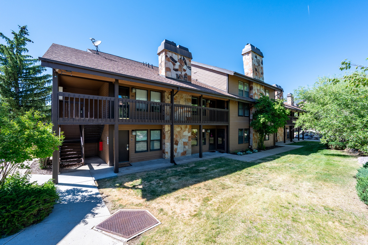 Exterior view of the condo building nestled in the heart of Wolf Creek Resort.