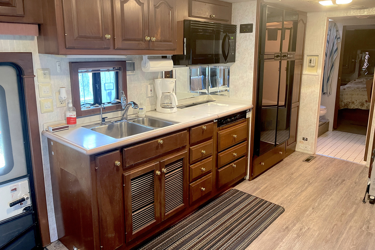Kitchen, New Microwave oven, New Freezer/Fridge (with ice-maker) and Pantry
