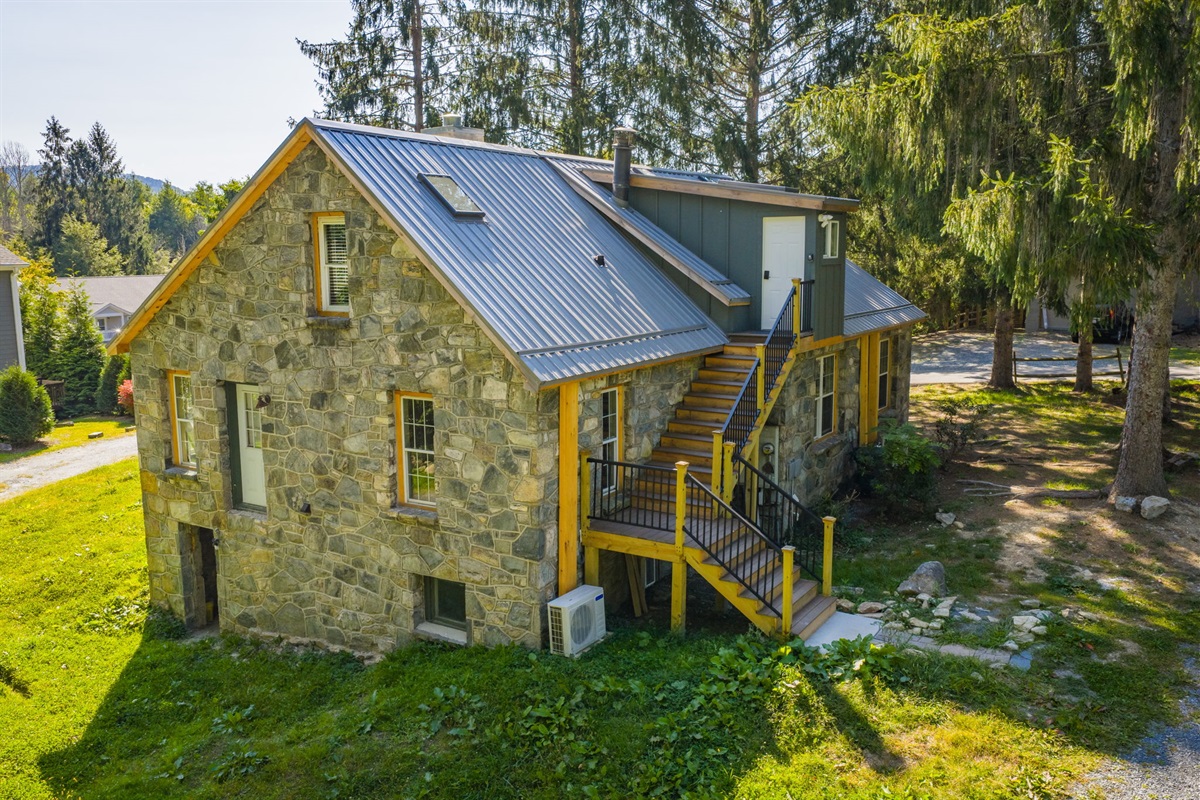 Areal shot of the house - 1.5 flights of stairs to get to the Penthouse