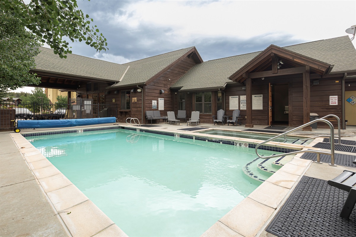 clubhouse pool and hottub
