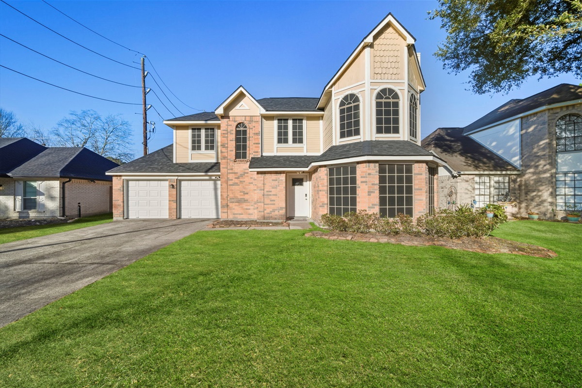 Perfect for road trips and extended stays — plenty of parking space.