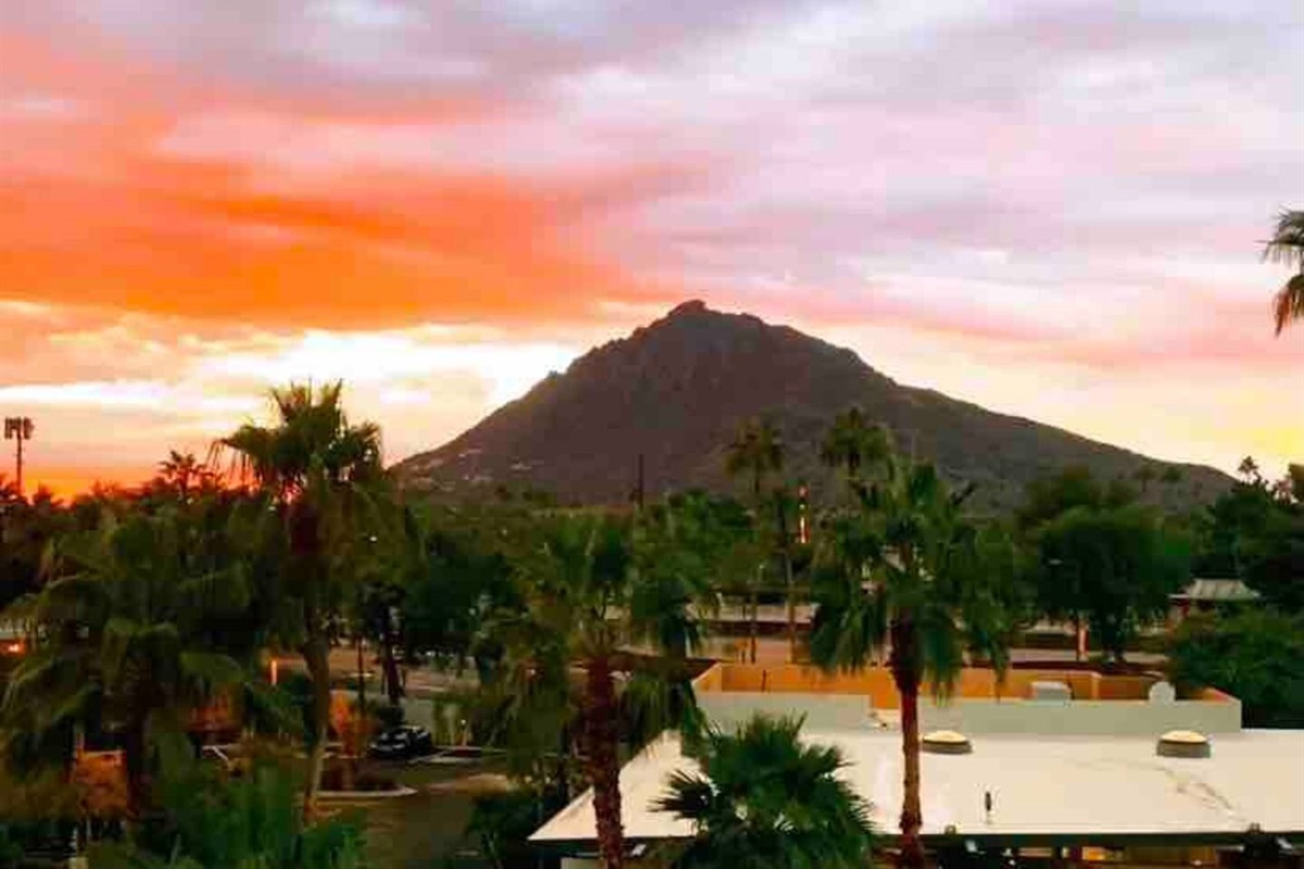 Rooftop Views of Oldtown and Camelback! Sunrises and Sunsets!