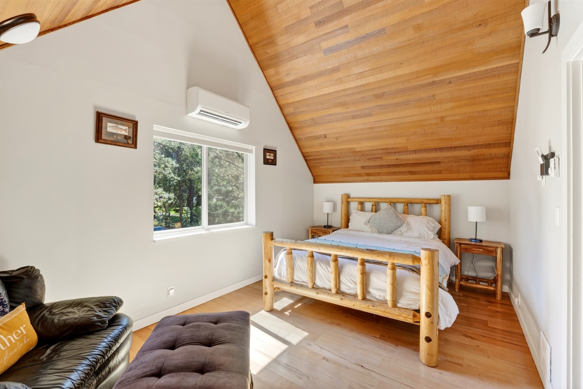 Queen bed, bedroom 2
