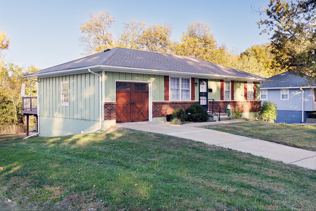 Inviting driveway view of the home, highlighting its single-level layout and quiet residential setting.