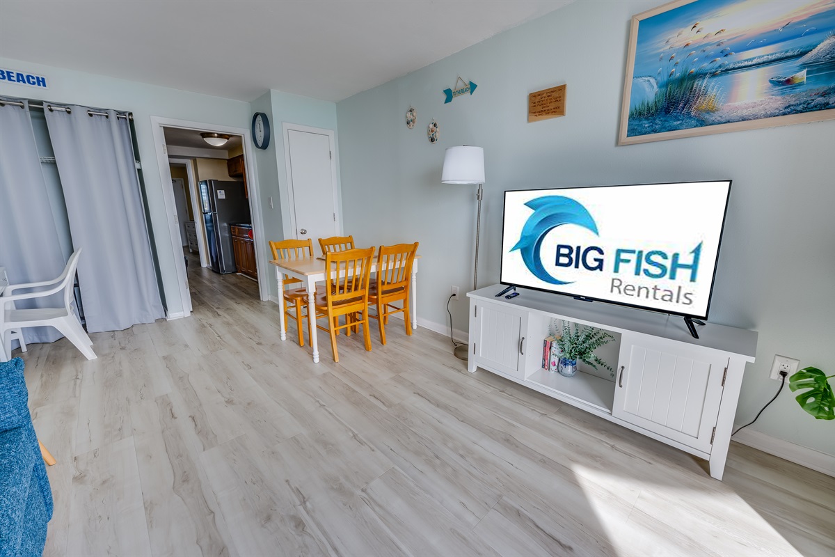 Living Room with Stunning Views🌊☀️
