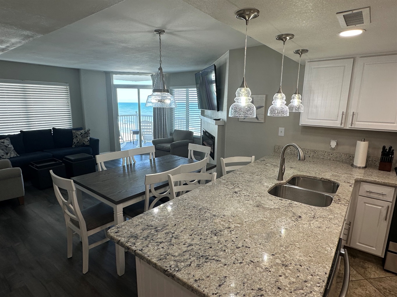 Amazing ocean view from the full kitchen.