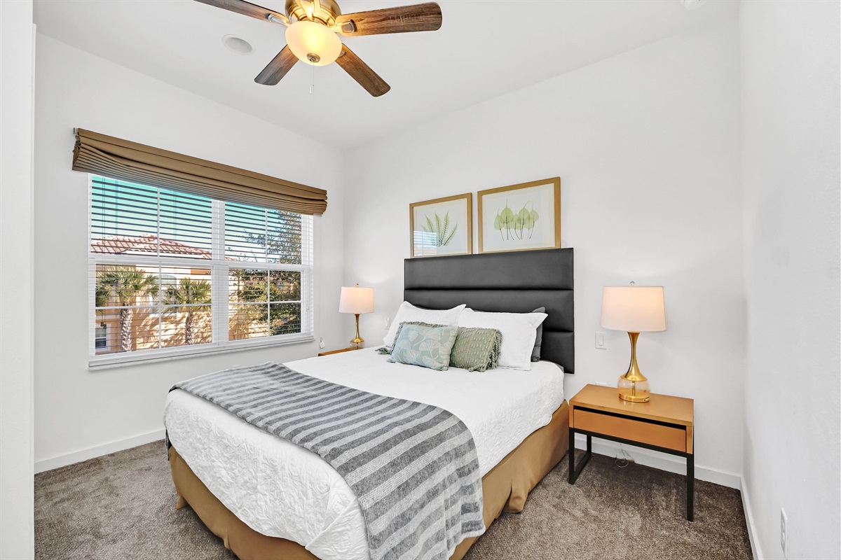 Guest bedroom with queen bed