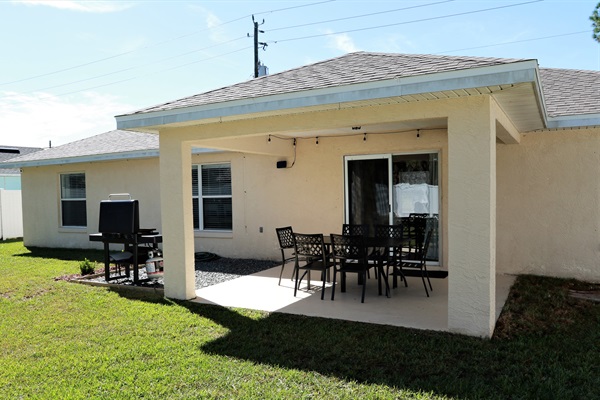 Backyard Patio with Outdoor Dining & Griddle