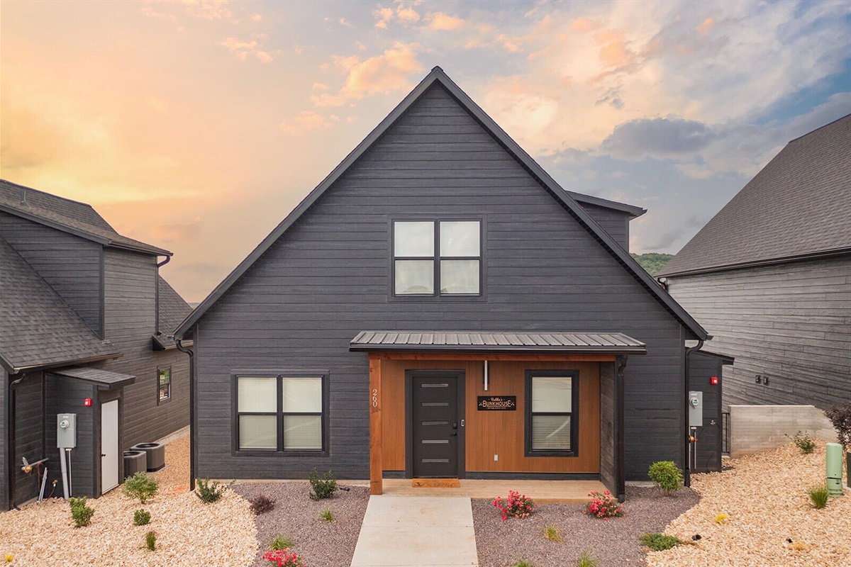 Bubba's Bunkhouse Front Exterior