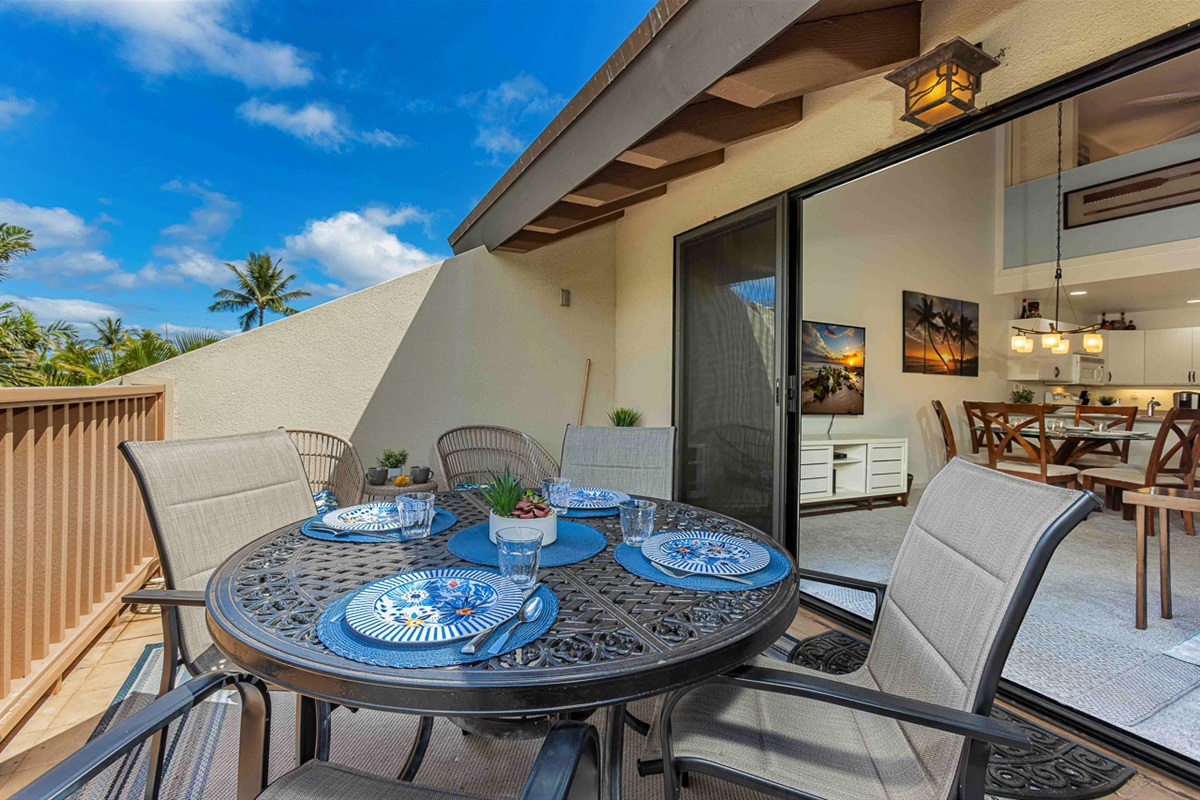 Wall of windows and large glass doors to lanai