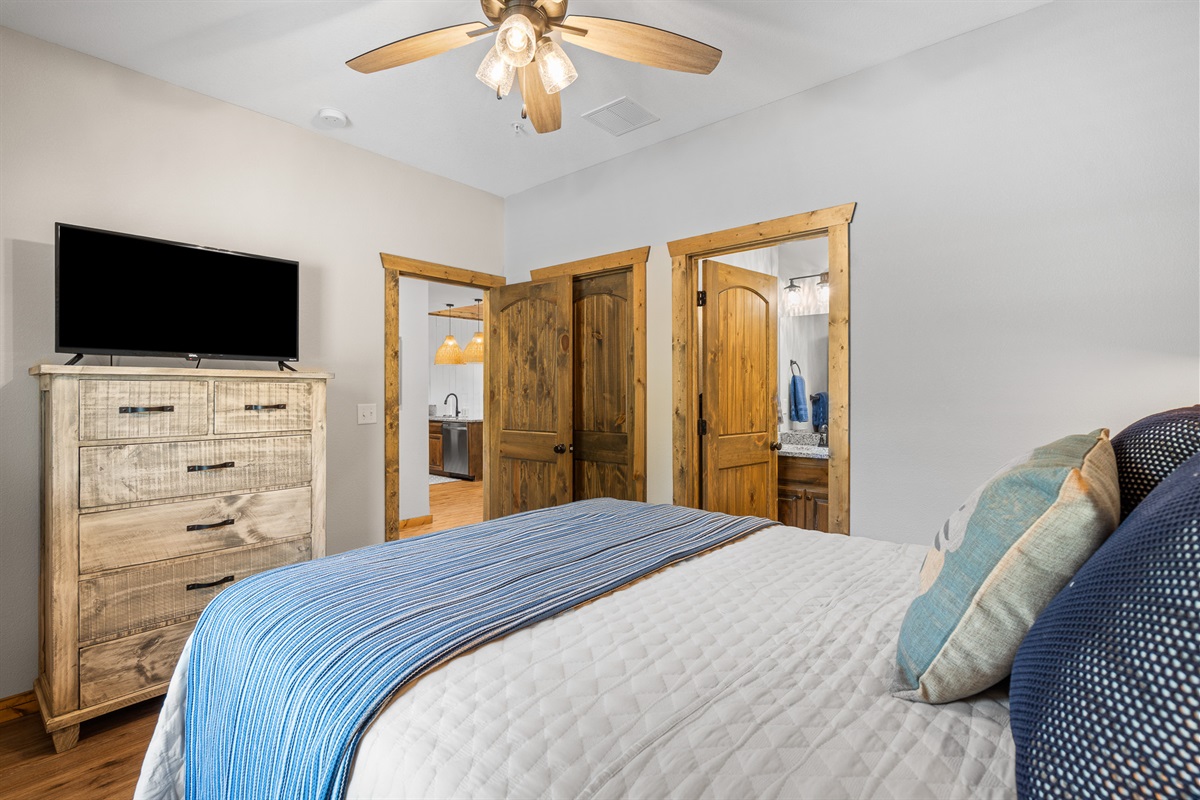 Queen bedroom on main level 