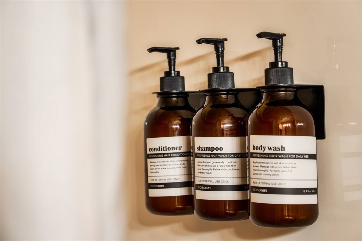 Shampoo, conditioner, and body wash provided.