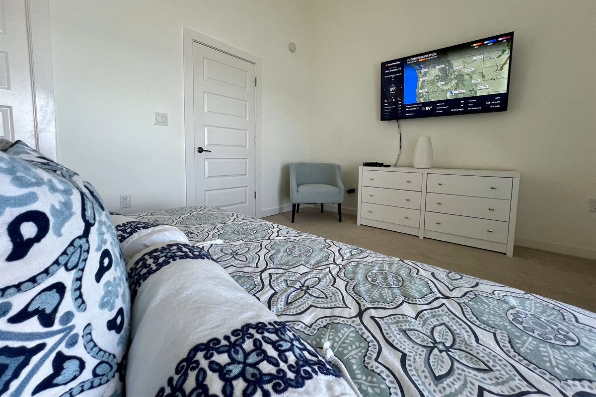 Primary Bedroom - Cable TV