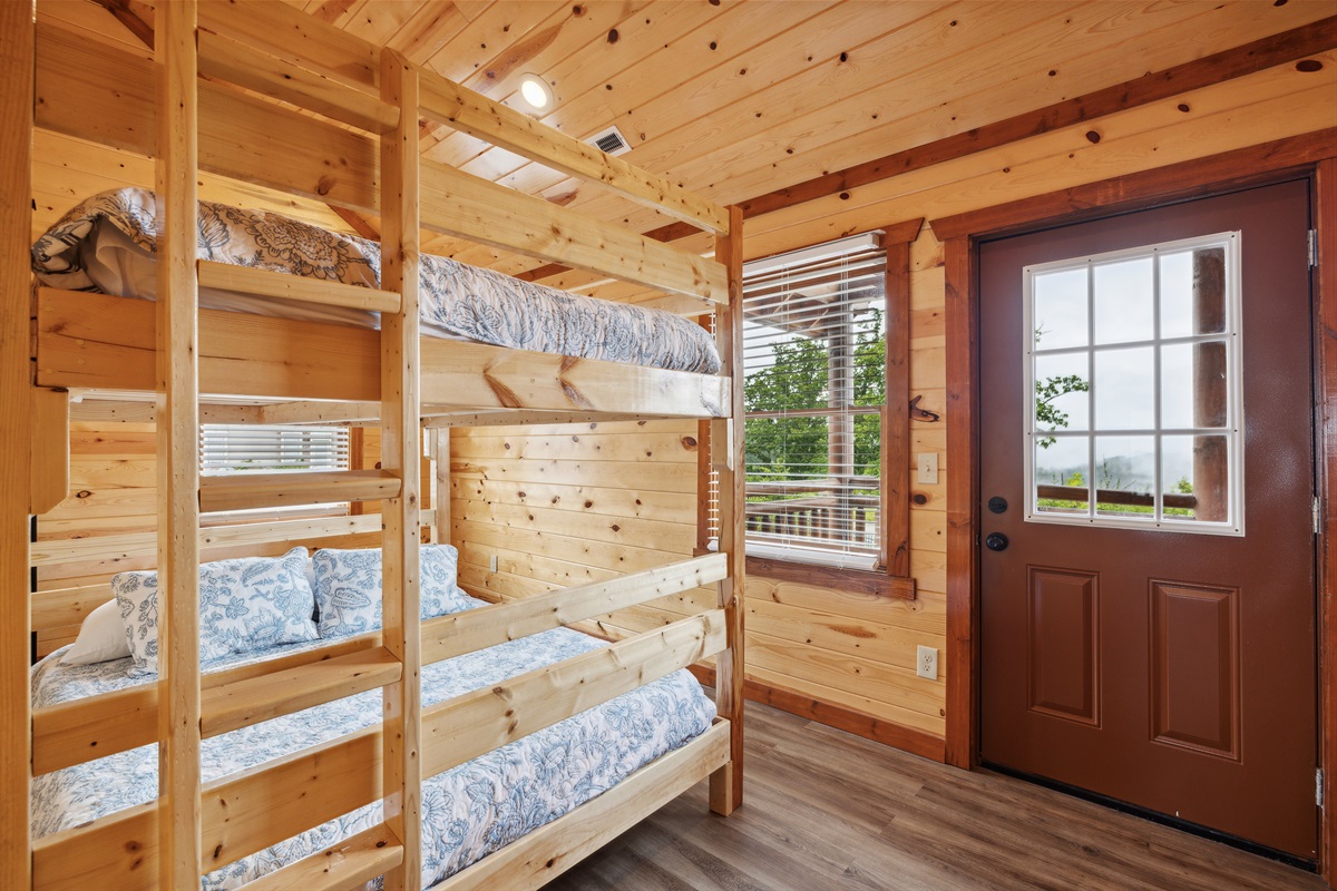 Bunk room with queen-over-queen bunk.
