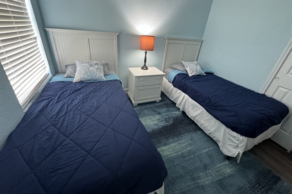 Twin beds, Main level