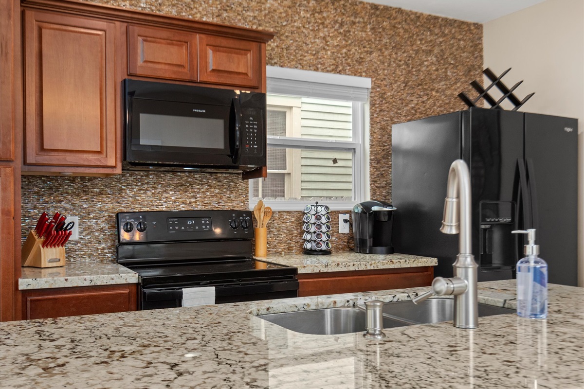 5d4b1ff8e5954ddea8b288c7c48d3bfe Large | Beachhouse | Texas | TX | Vacation Homes | Galveston | Crystal Beach | Kokomo | Breezy Days | Beachfront Elegance | Sunrise Serenity | Southern Sands Property Management, LLC