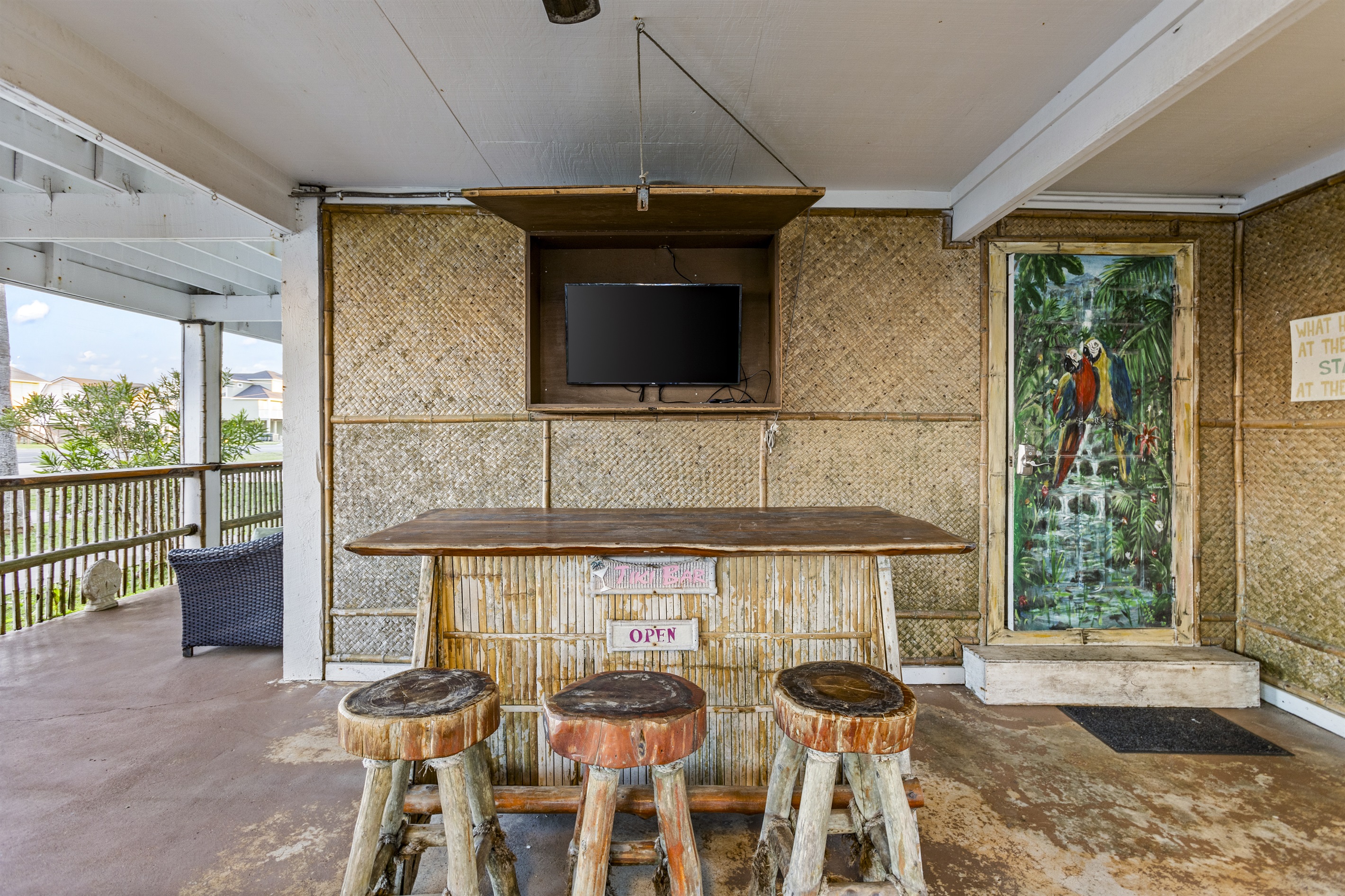 Lucky's Lookout interior