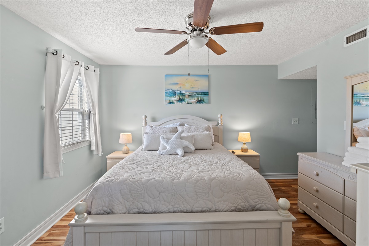 Spacious Main Bedroom with Queen bed and ensuite