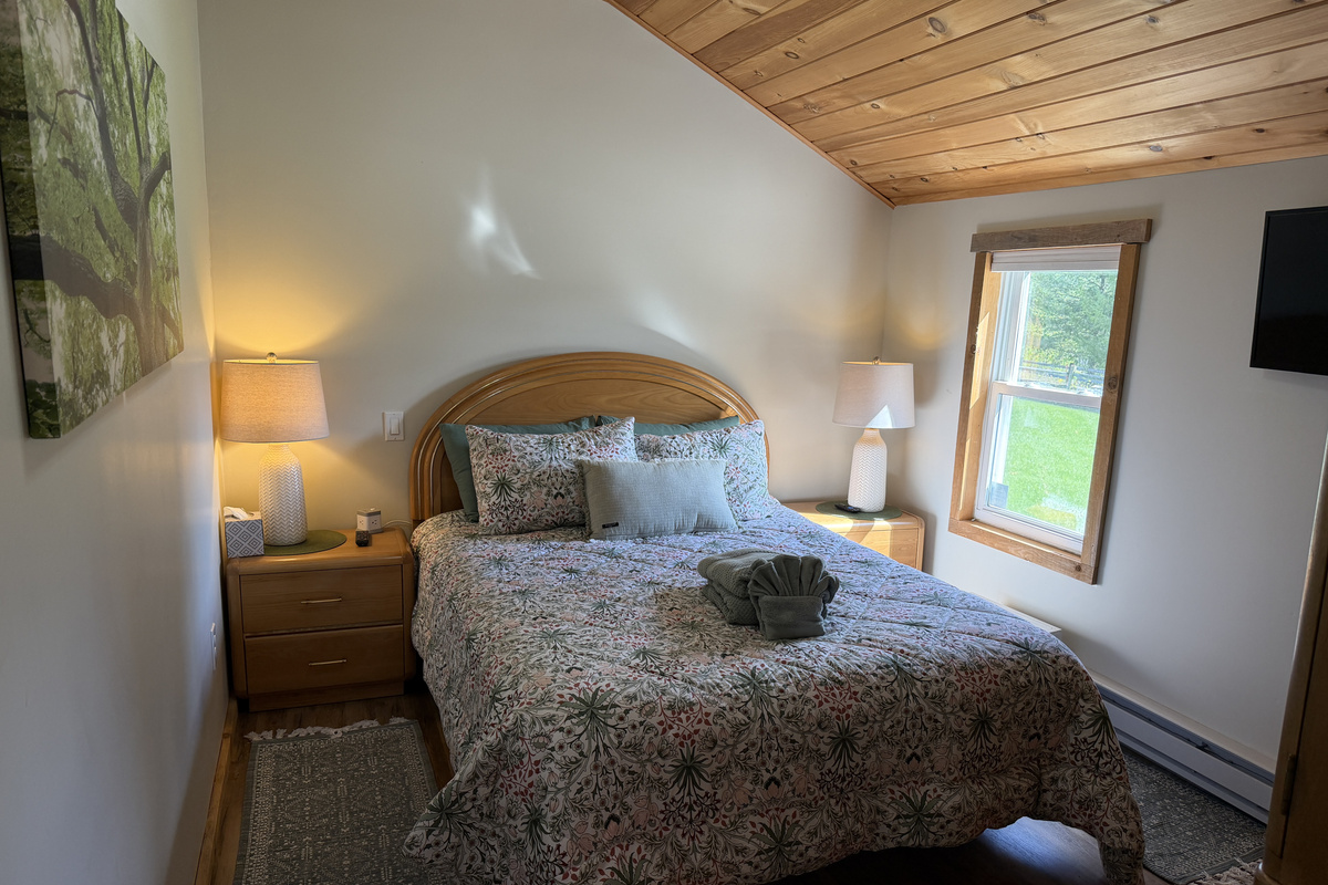 Queen bedroom