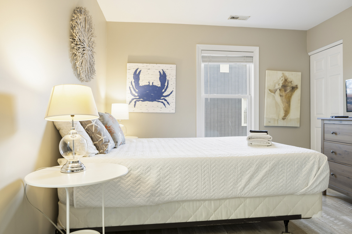 Bed & bath linens provided