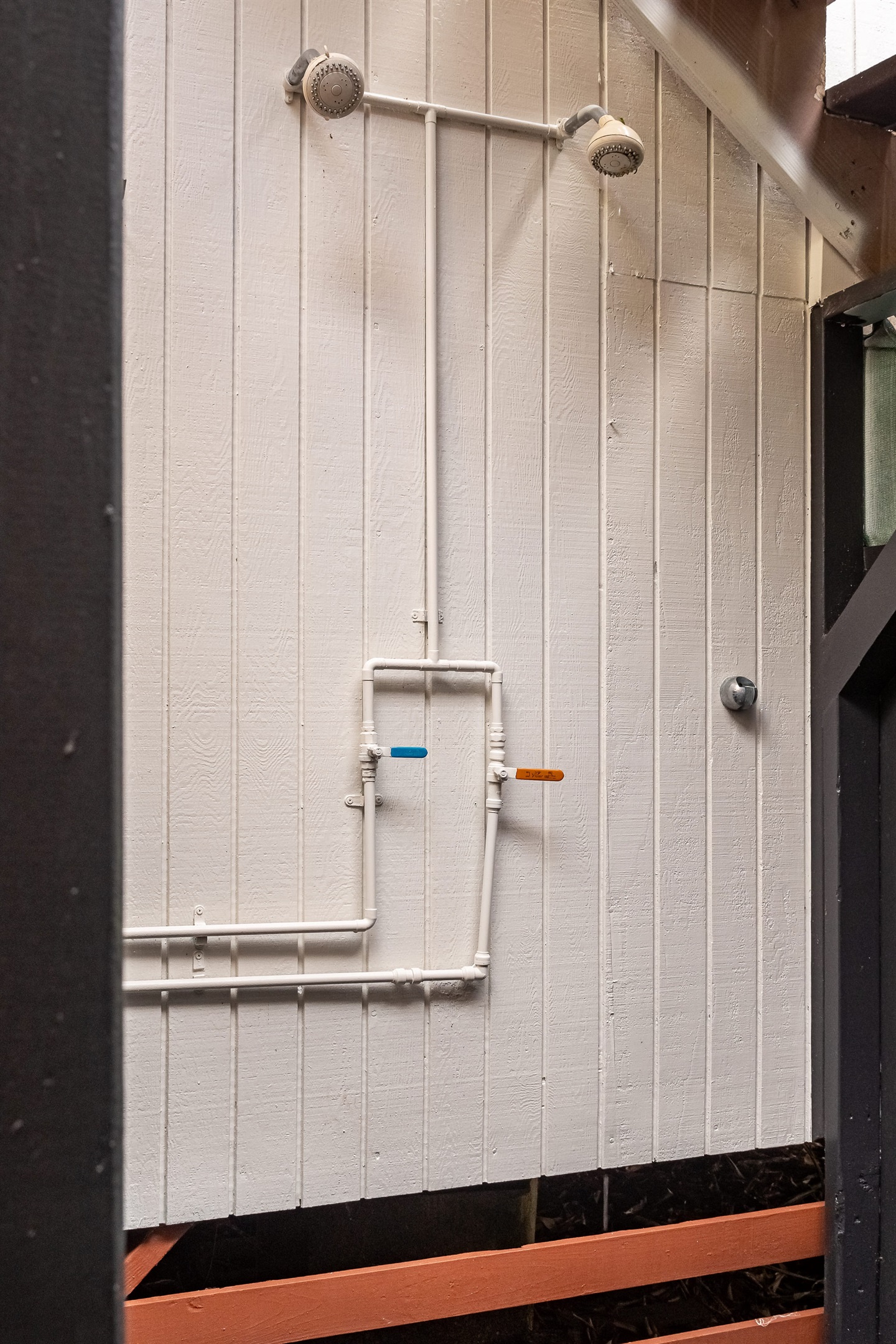 Outdoor shower to rise off sand