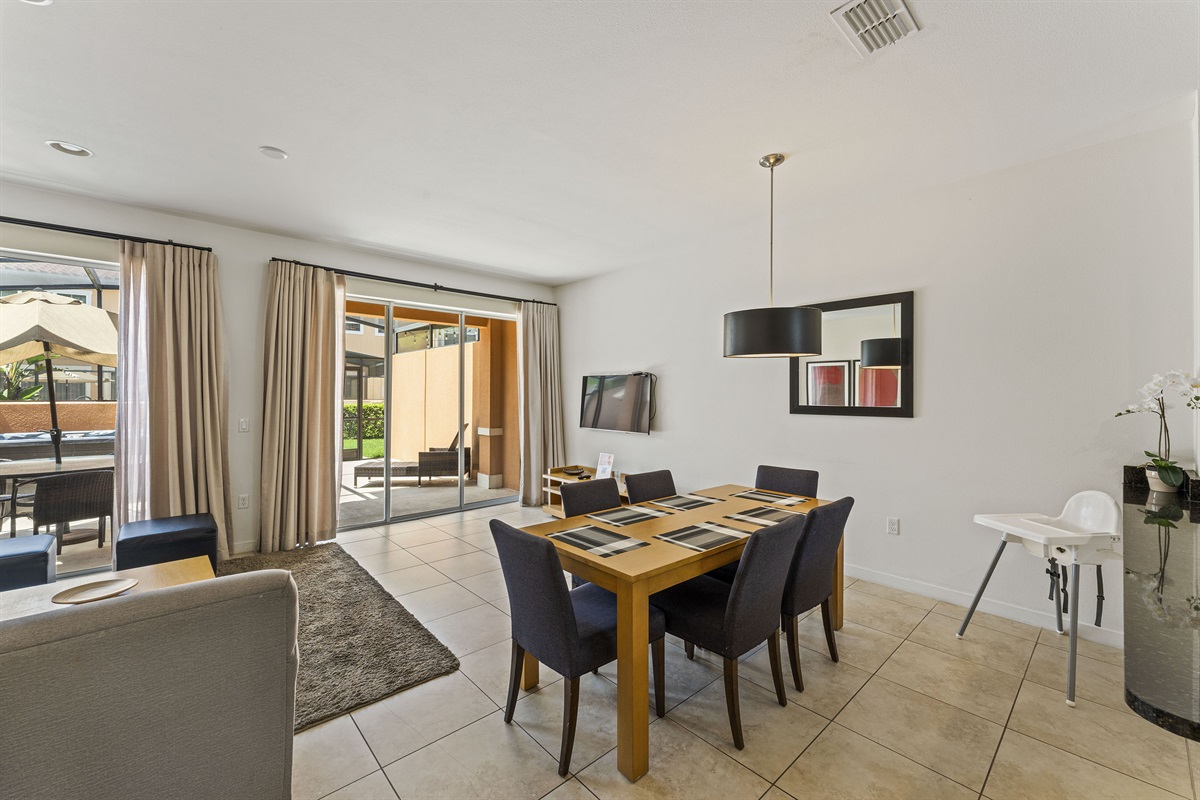 Super spacious dining and living room