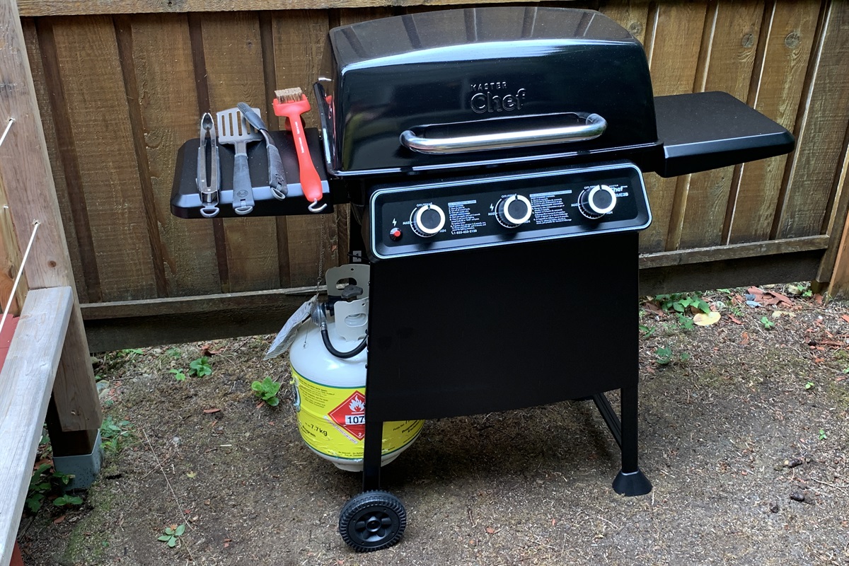 MASTER Chef Prime 4-Burner Propane Gas BBQ Grill