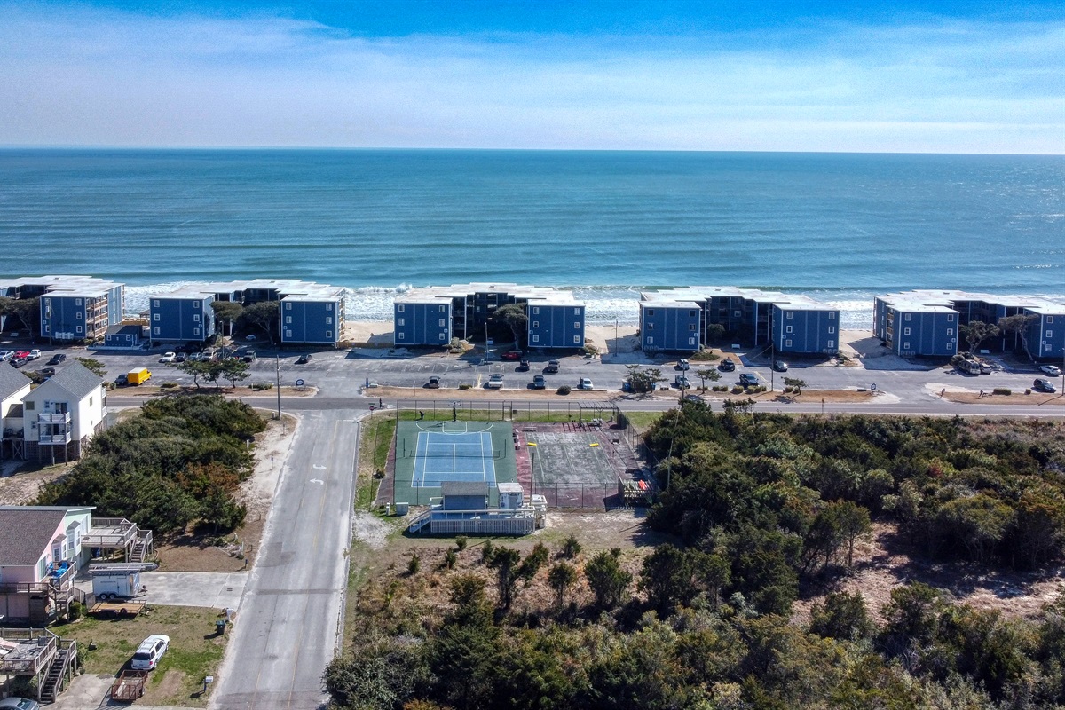 Topsail Reef HOA with tennis, basketball, cornhole facilities