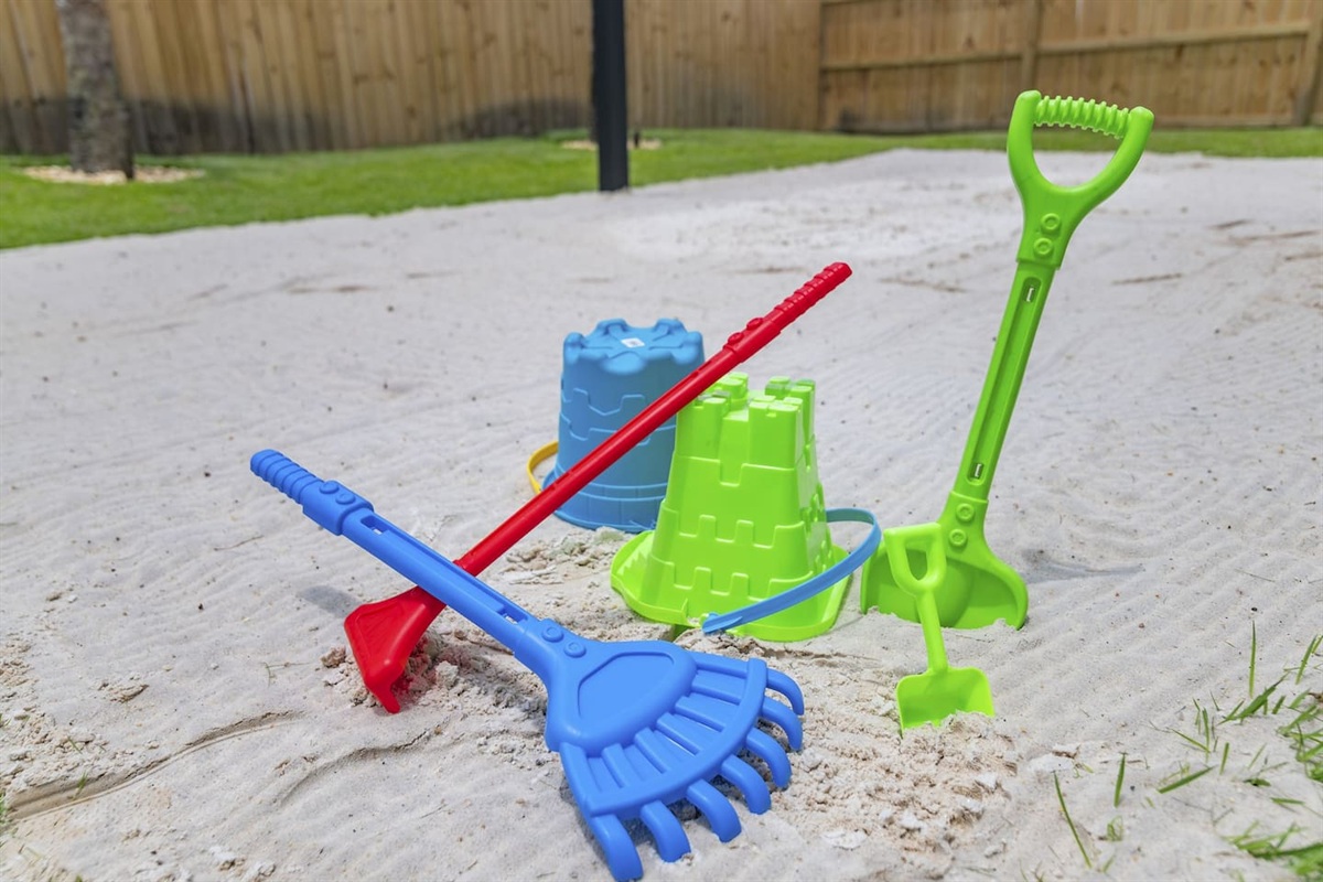 Kids will surely enjoy this space, building sandcastles or playing volleyball.

