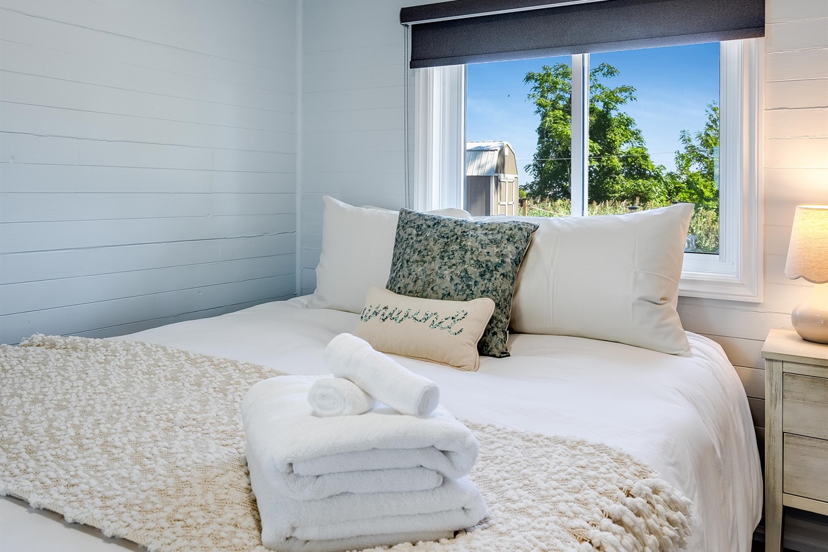 Queen Bedroom with welcoming colours.