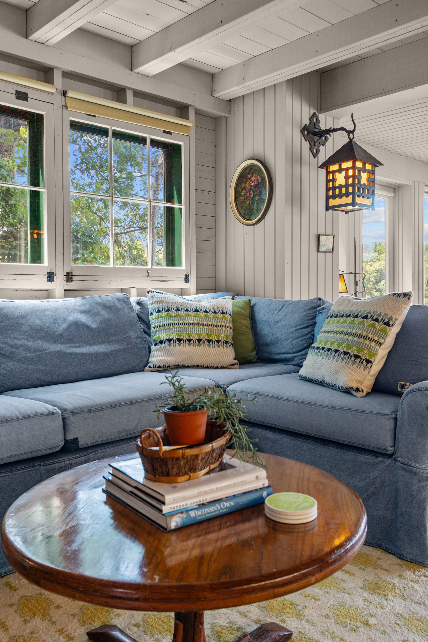 Curl up on the cozy sofa, flip through a good book, and enjoy the kind of slow, relaxing moments lake getaways are made for.