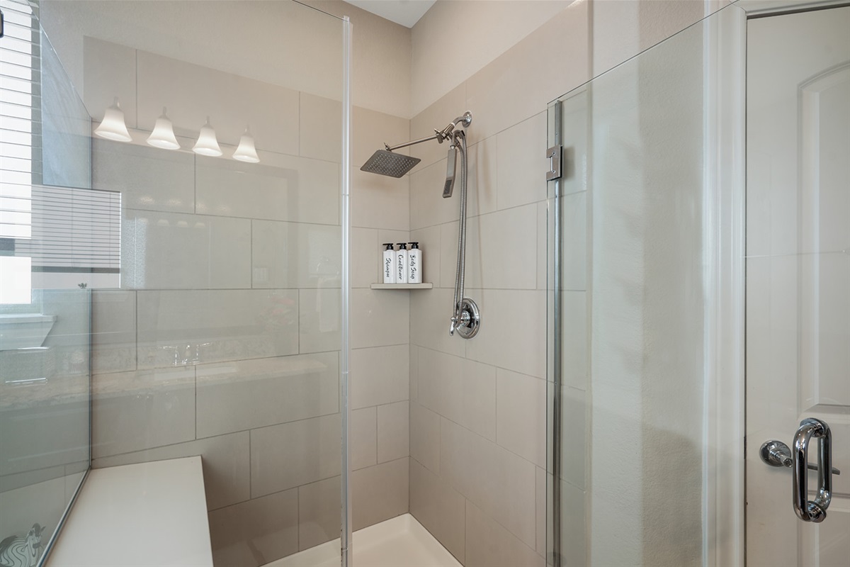 🚽 Toilet “Simple, spotless, and thoughtfully designed for guest comfort.”